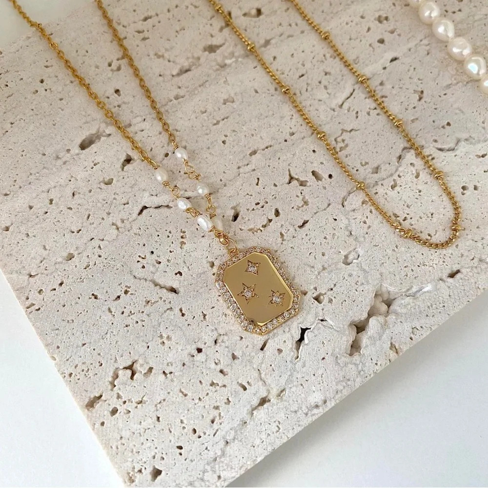 Dainty Star Rectangle Pendant Necklace with Pearls and Zircon Detailed - Picture 2 of 5
